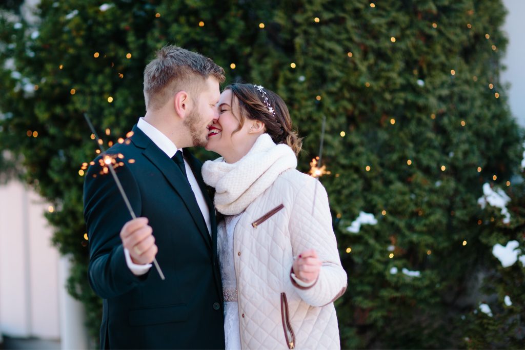 LundeFoto_A+A-winter,vinter,elopement,bryllup,wedding,norway,norsk,nordic,sparklers-14
