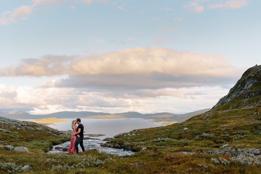 LUNDE FOTO_Valdres,Fjell,moutaintop,elopement,couple,shoot,norway,windy,norwegian,maountain-7