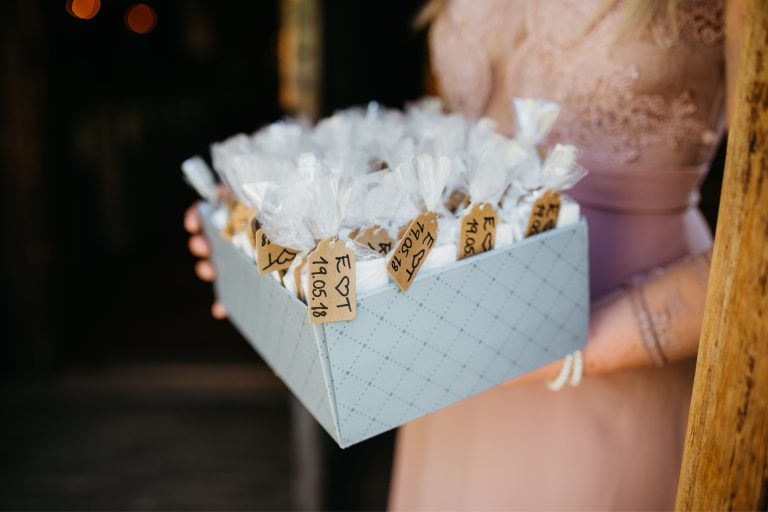 Lunde Foto-konfetti-detaljer-bryllup-wedding-details-confetti, flowers, sign, wedding signs, decorations, wedding planning, bryllupsplanlegging-10